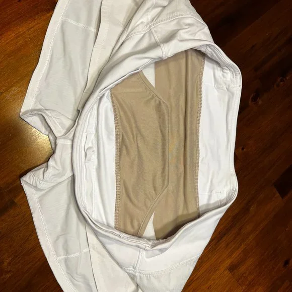 Lululemon Speed Up Low-Rise Lined Shorts in White - Picture 4 of 6